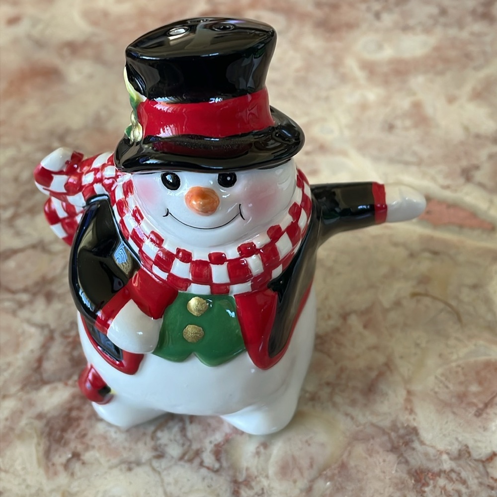 New In Box~Fitz And Floyd Holly Jolly Mr and Mrs Snowmen Salt & Pepper Shakers - Picture 2 of 10